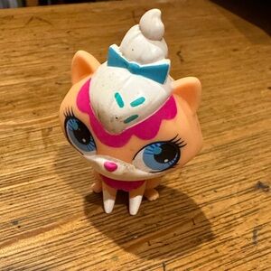 Cute Cat Figurine with Ice Cream Hat
